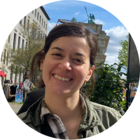 Caroline headshot in Berlin, Germany